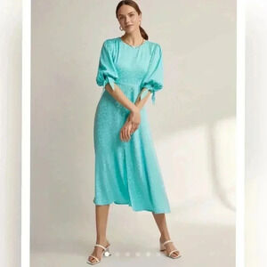 Kitri Lorelle Mint Daisy Jacquard
Midi Dress NEW WITH TAG